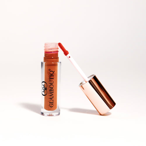 Lip plumper in a dazzling Diva Shine shade for a glossy, fuller look